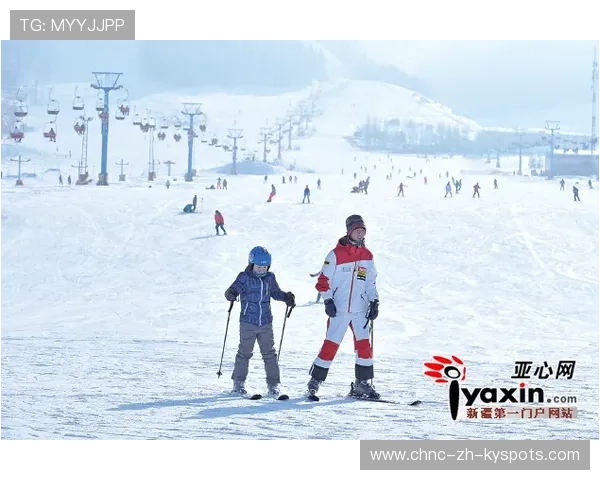 冰雪运动学院完善少儿滑雪教学的场地与气象保障，冰雪运动示范学校